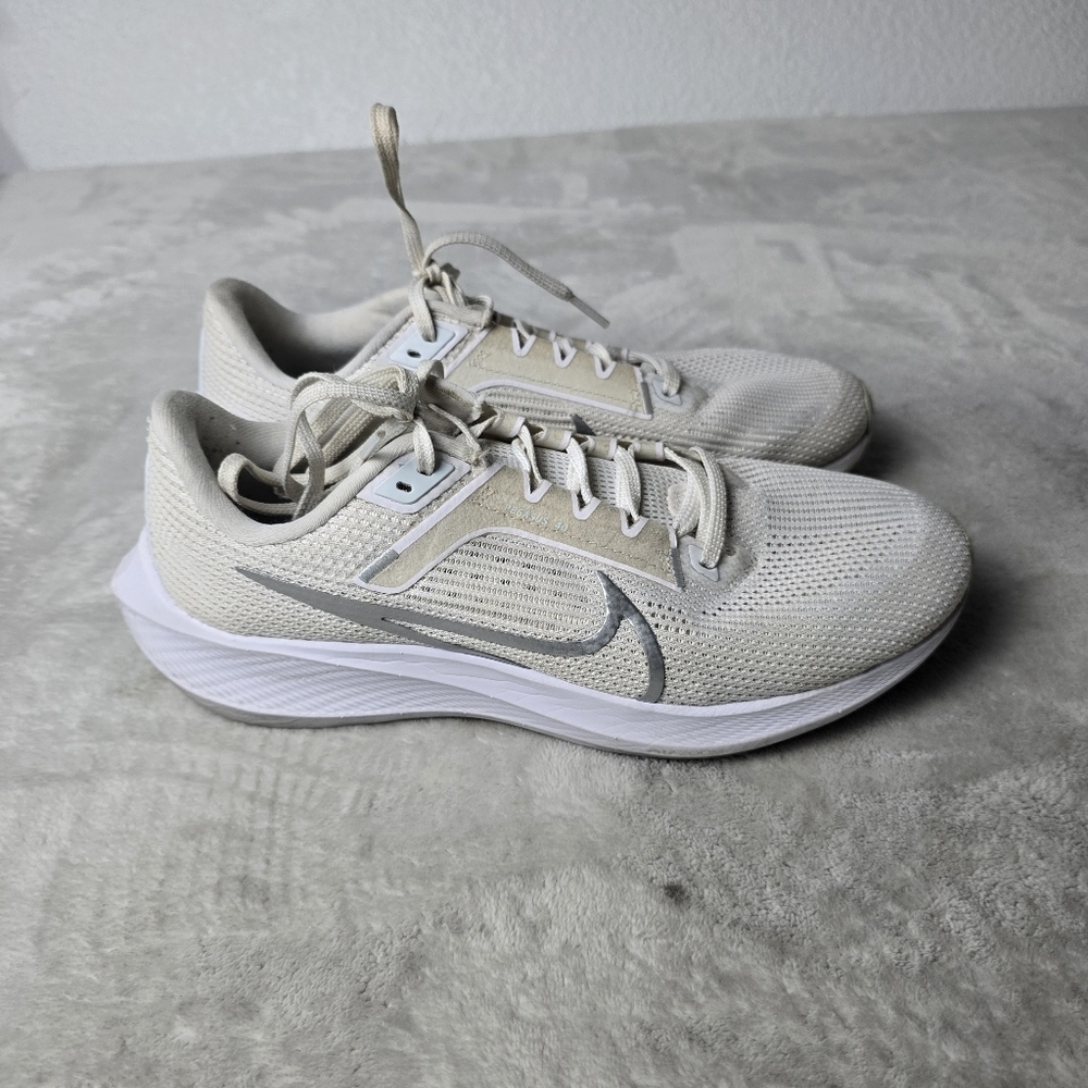 Womens Nike Air Zoom Pegasus 40 White Silver Running Shoes Size 9.5 EUC